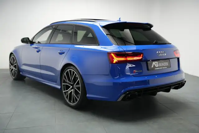 Audi RS6 Avant view 10