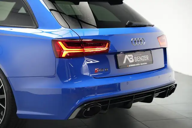 Audi RS6 Avant view 11