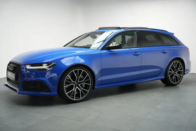 Audi RS6 Avant view 9