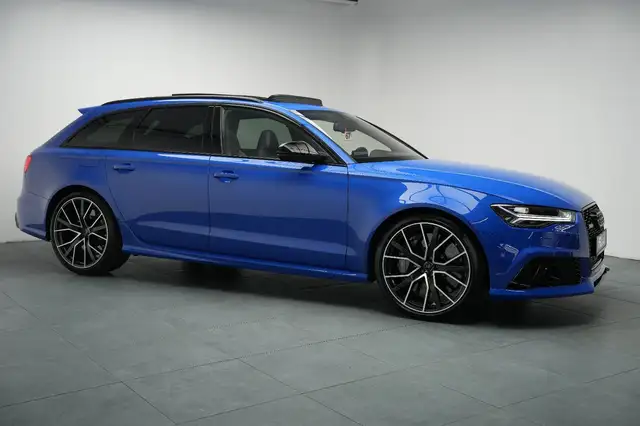 Audi RS6 Avant view 8