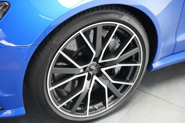 Audi RS6 Avant view 7