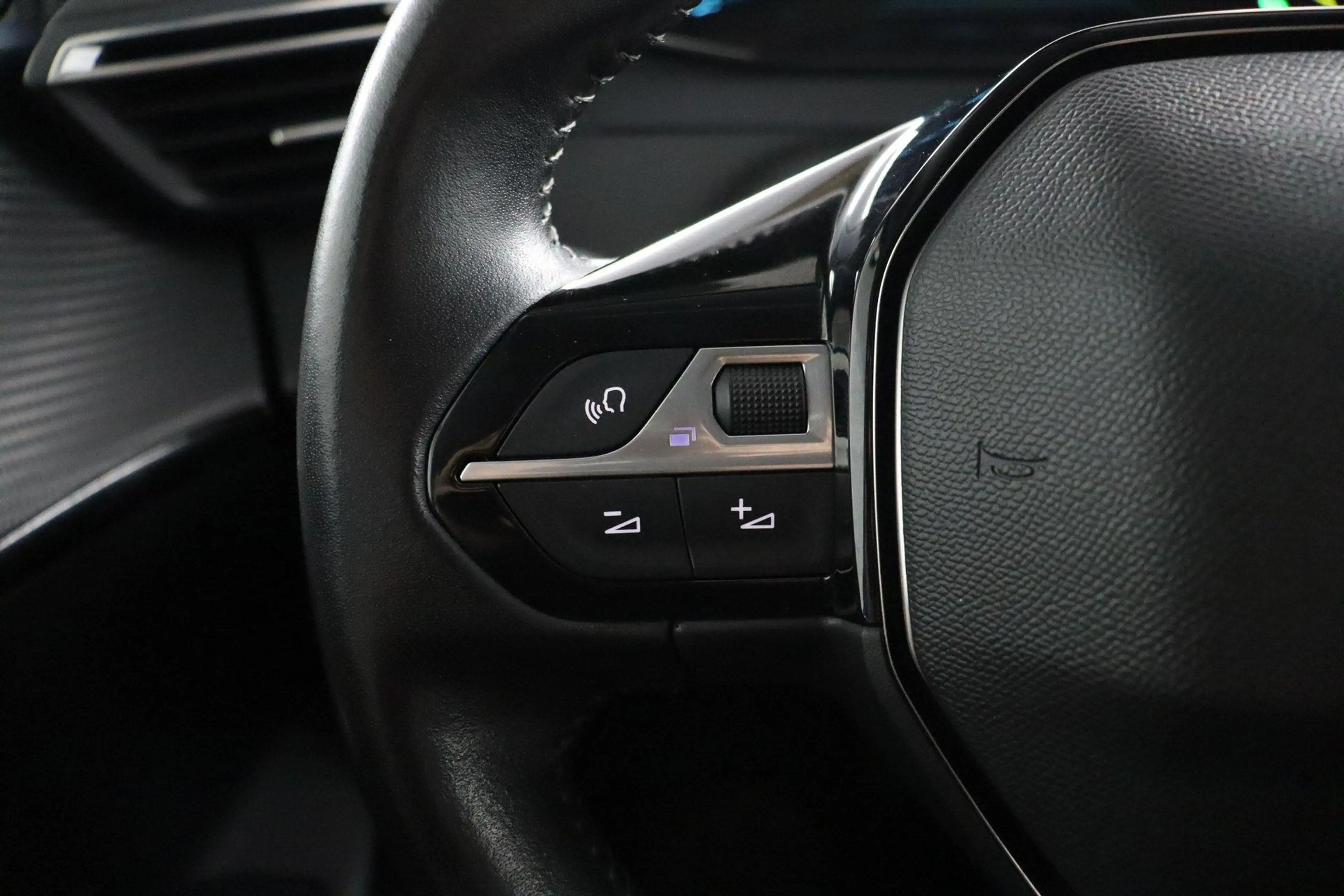 Peugeot e-208 EV Active Pack 50 kWh |Carplay — photo 15
