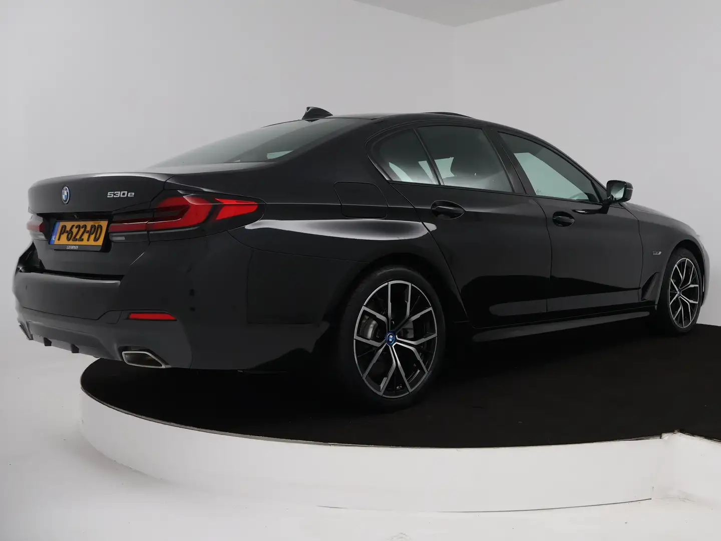 BMW 530 5-serie 530e Business Edition Plus | M Sport | Pan Zwart - 2