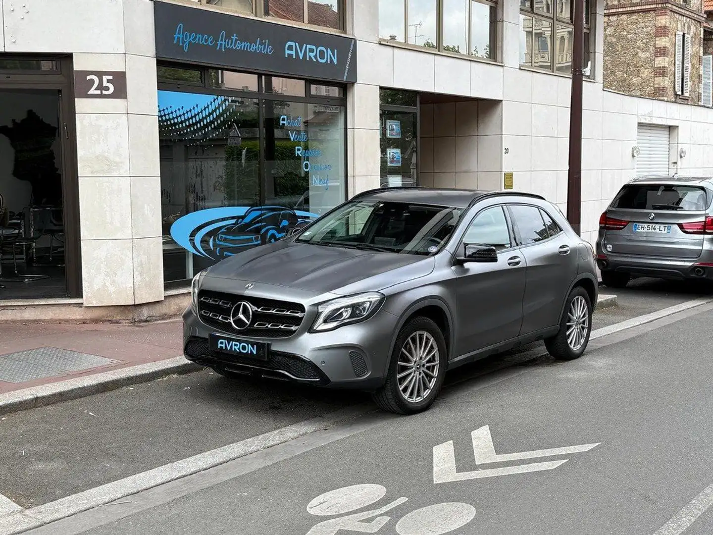 Mercedes-Benz GLA 180 (2) 180 SENSATION 1er main Gris Mat Gri - 1