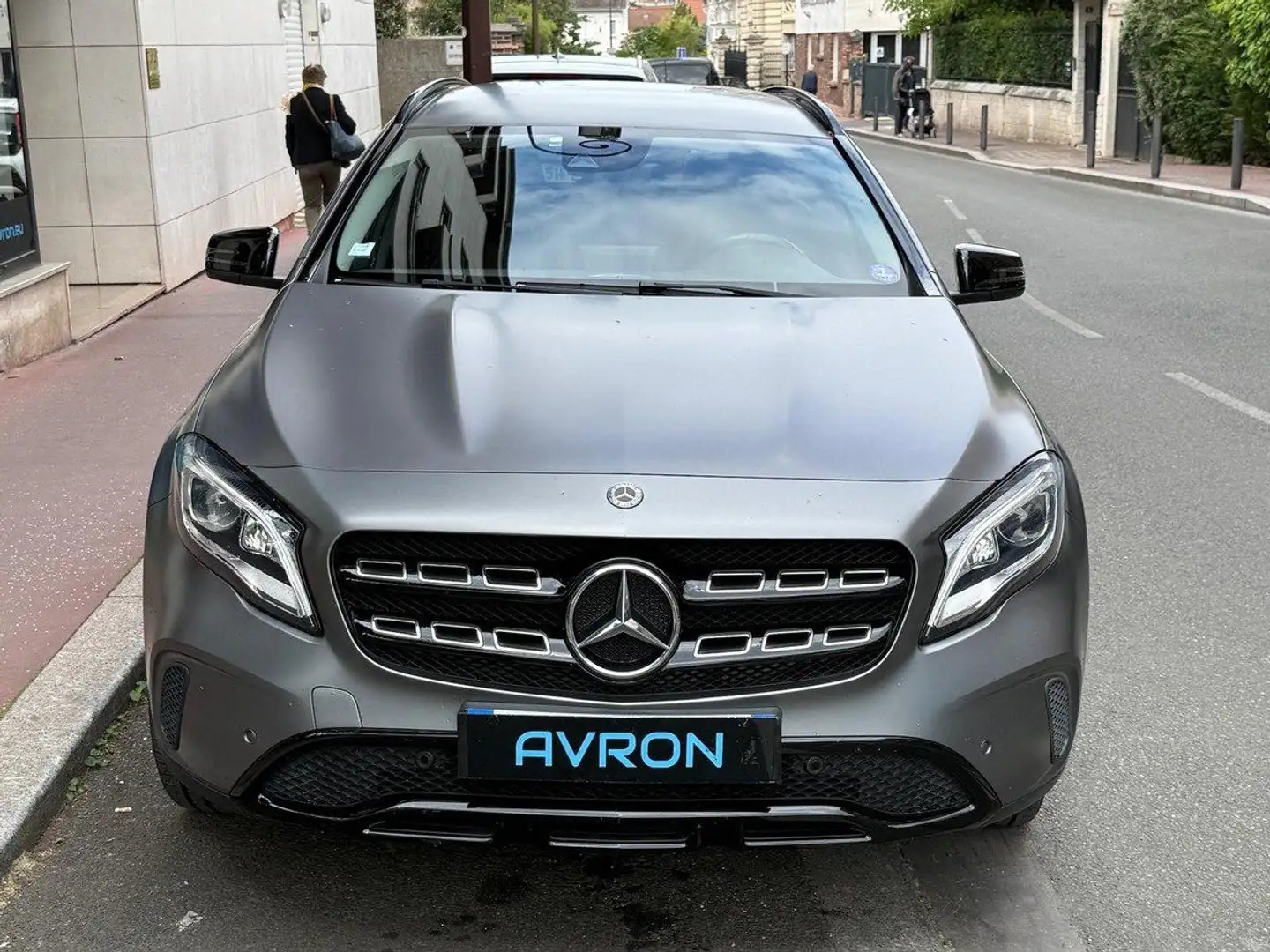 Mercedes-Benz GLA 180 (2) 180 SENSATION 1er main Gris Mat Gri - 2