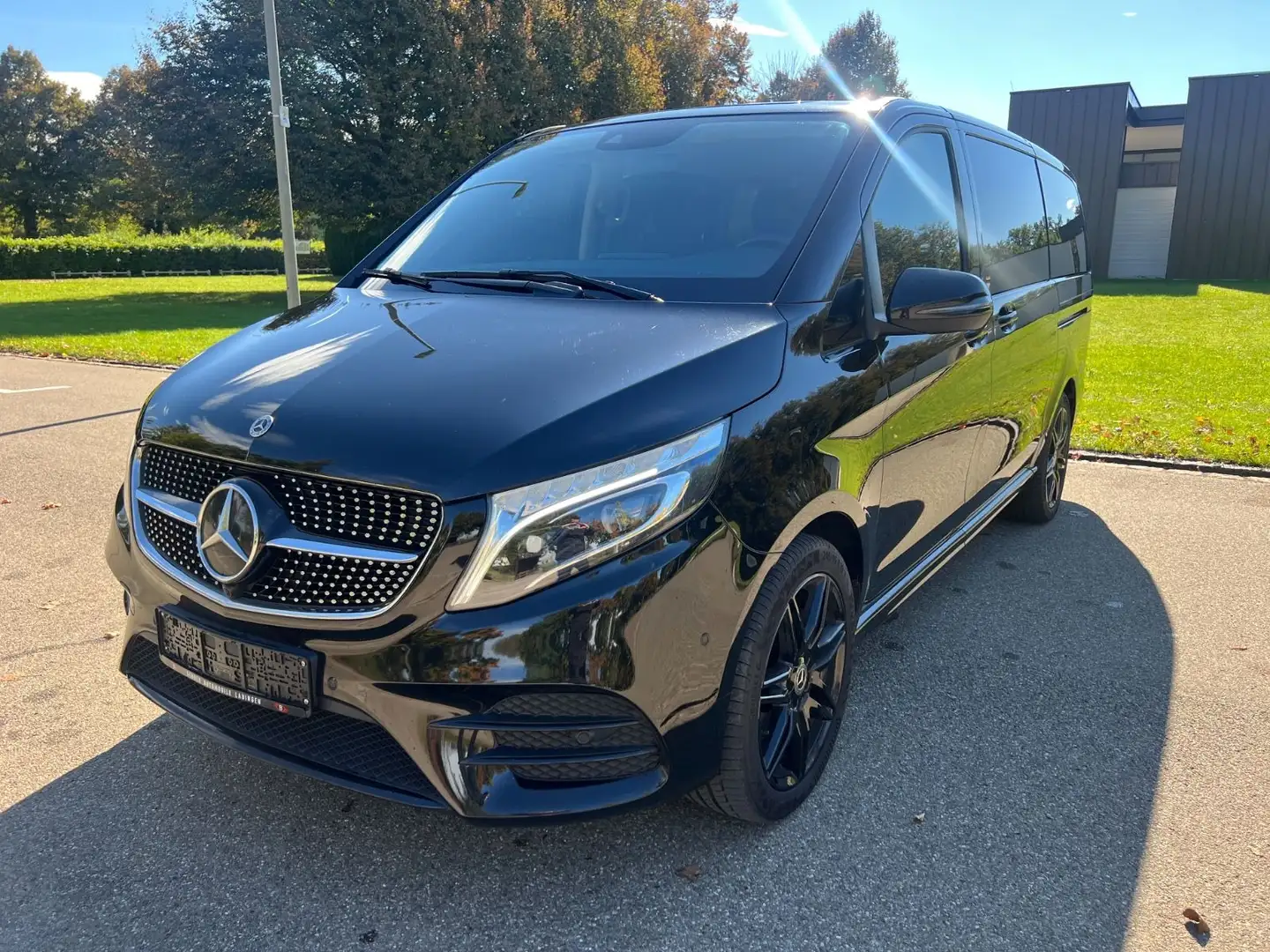 Mercedes-Benz V 300 Lang AMG Line Schwarz - 2
