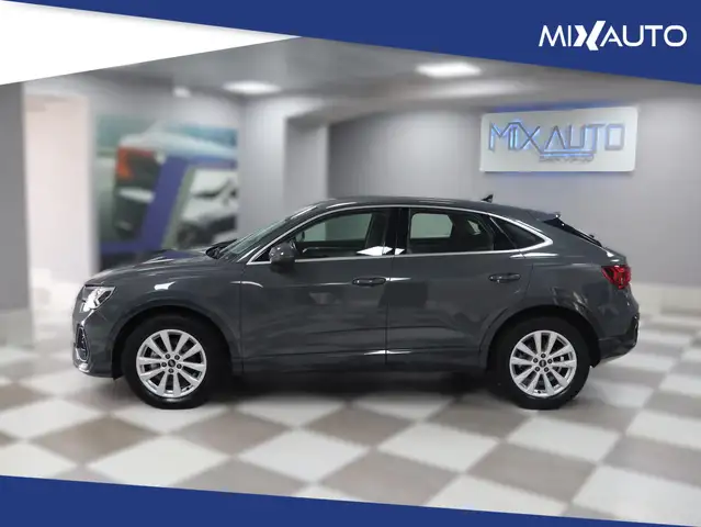 Audi Q3 view 6