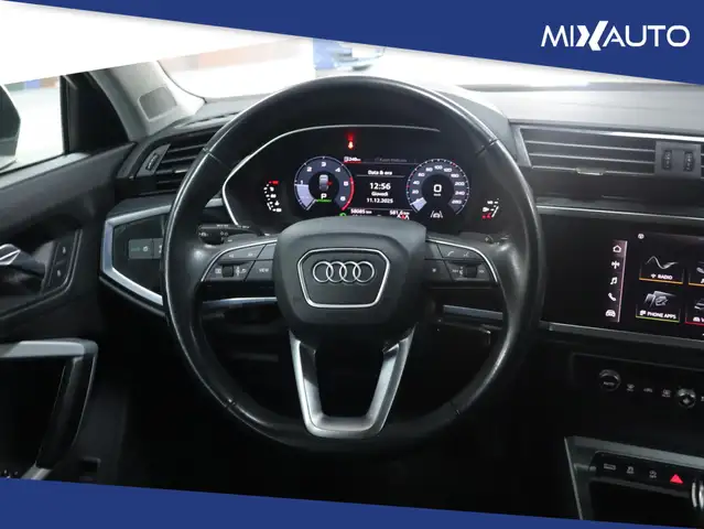 Audi Q3 view 12