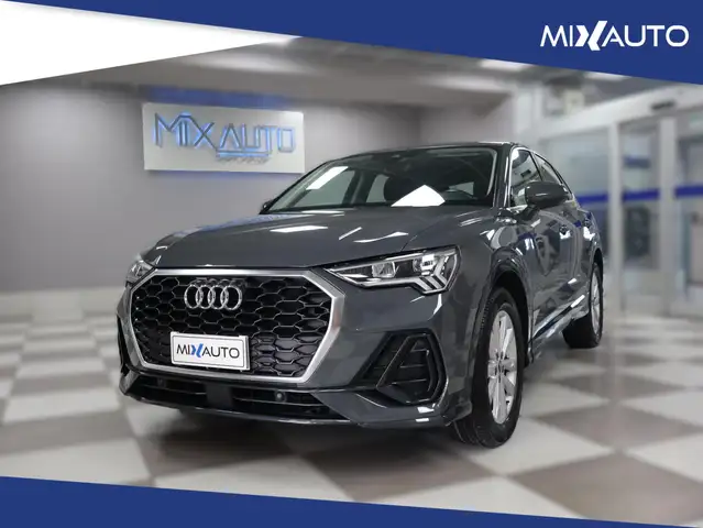 Audi Q3 view 9