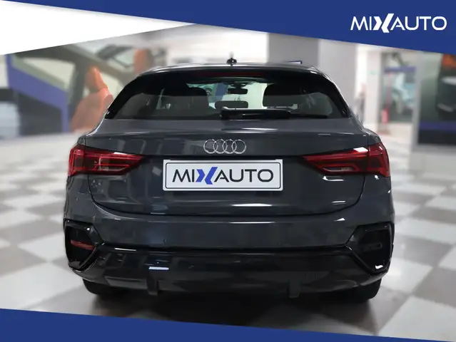 Audi Q3 view 4