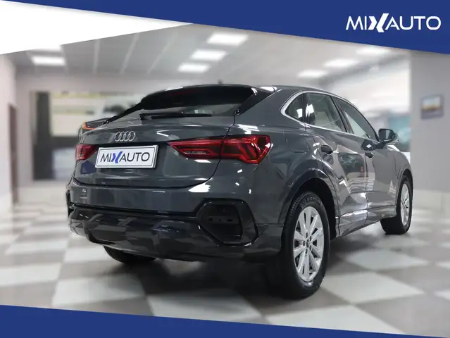 Audi Q3 view 5