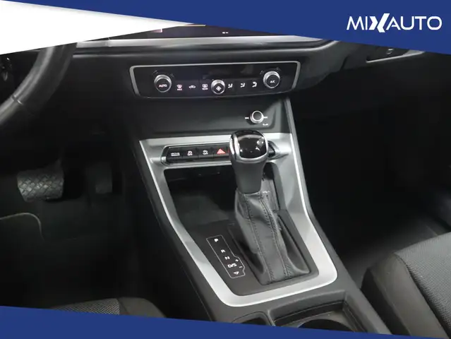 Audi Q3 view 14
