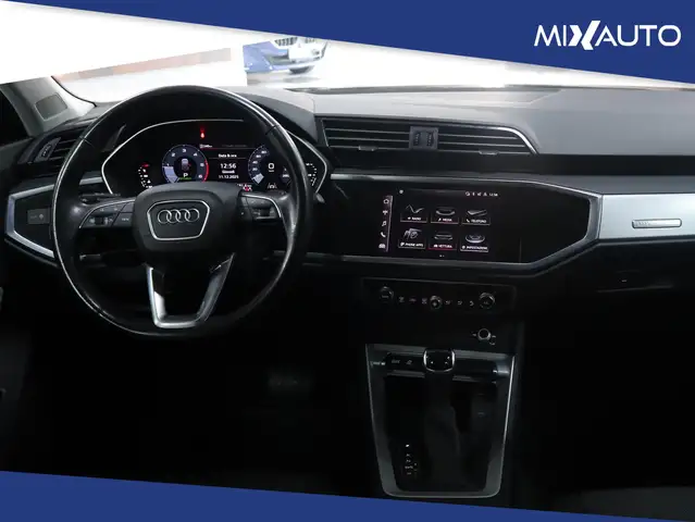 Audi Q3 view 11