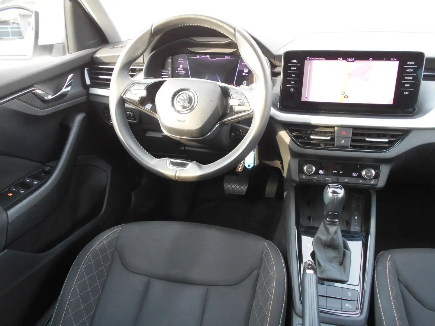 Skoda Scala 1.6 TDI Drive 125 AUTOMATIC/NAVI/KLIMA/PDC Weiß - 2