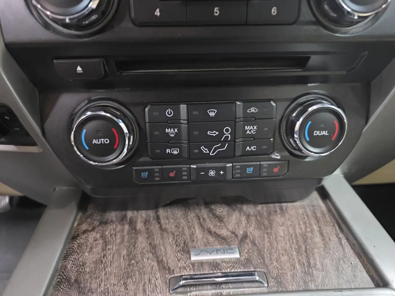 Ford F 350 снимка Ford F 350