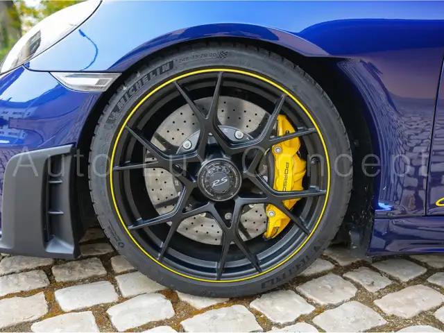 Porsche 718 Cayman view 9