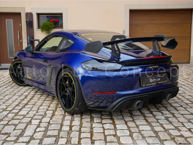 Porsche 718 Cayman view 4