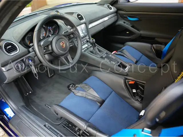 Porsche 718 Cayman view 5