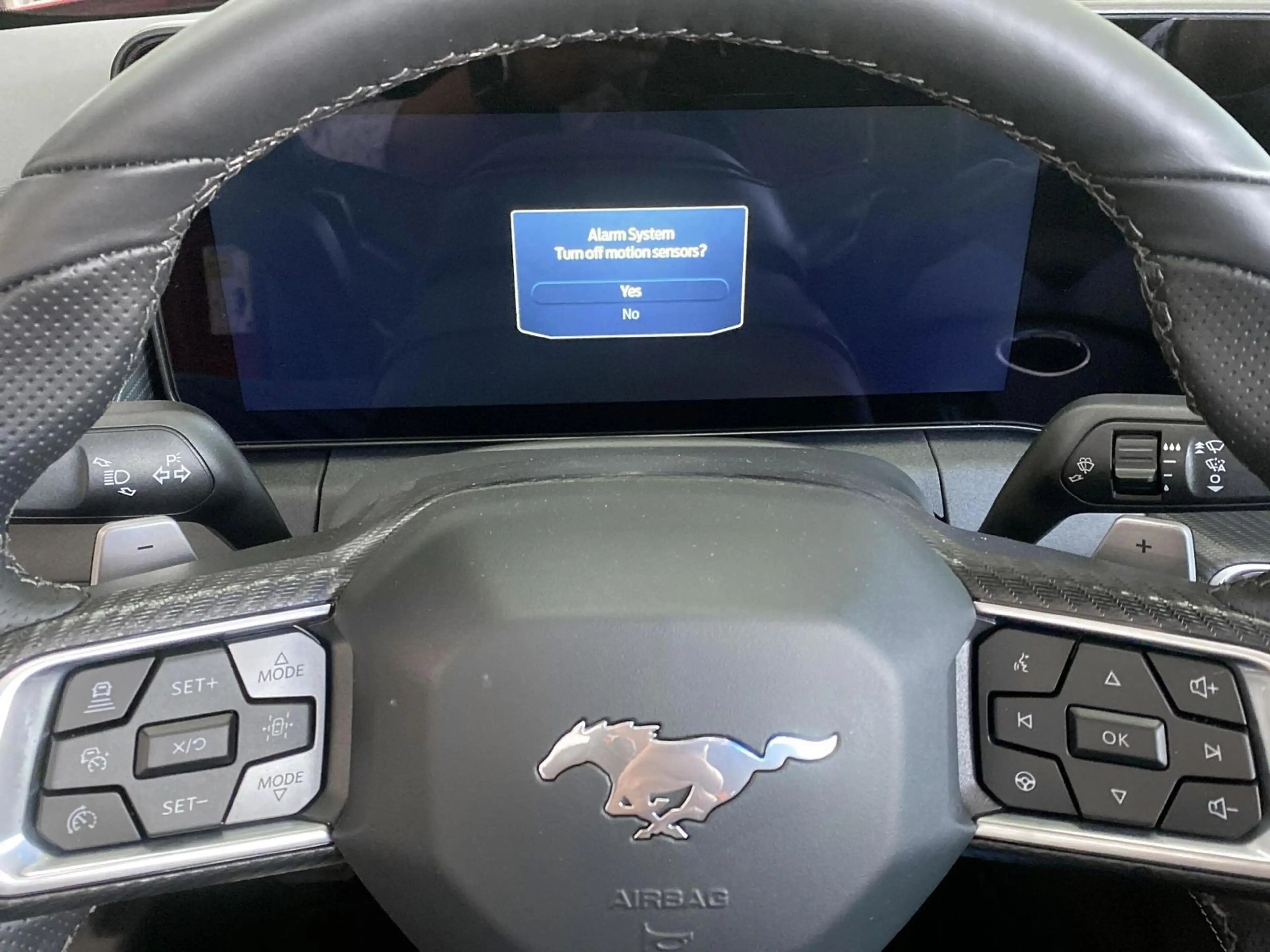 Ford Mustang Convertible 5.0 V8 - MAGNERIDE — photo 15