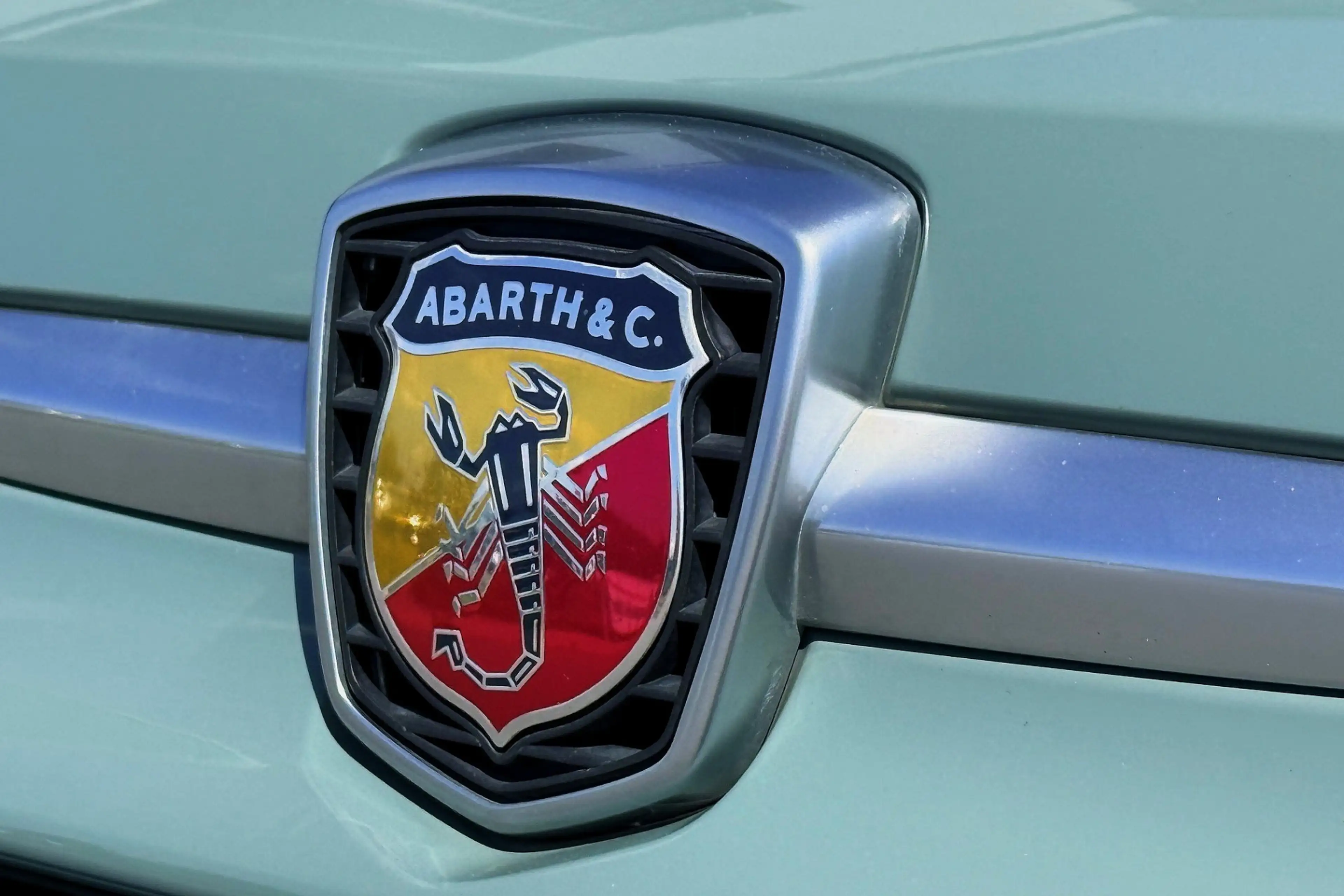 Fiat 500 Abarth 1.4 T-Jet 695 Competizione 70th Anniversary 180pk — photo 4