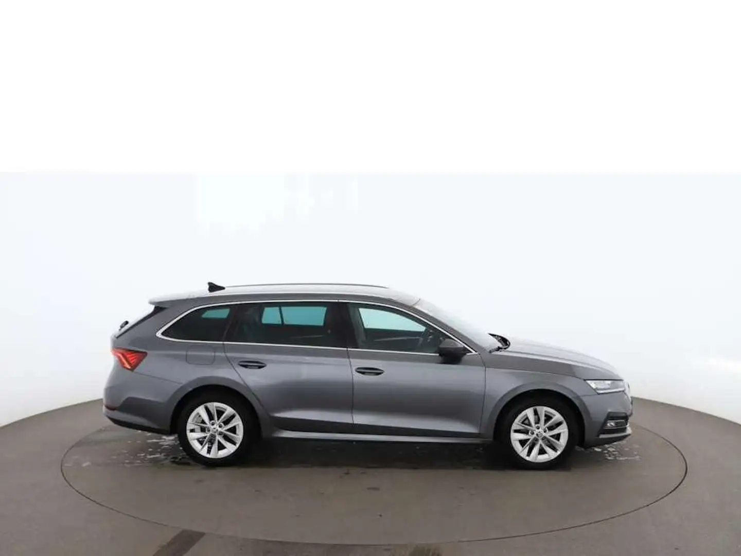 Skoda Octavia Combi 2.0 TDI Style Aut LED RADAR LEDER Grau - 2
