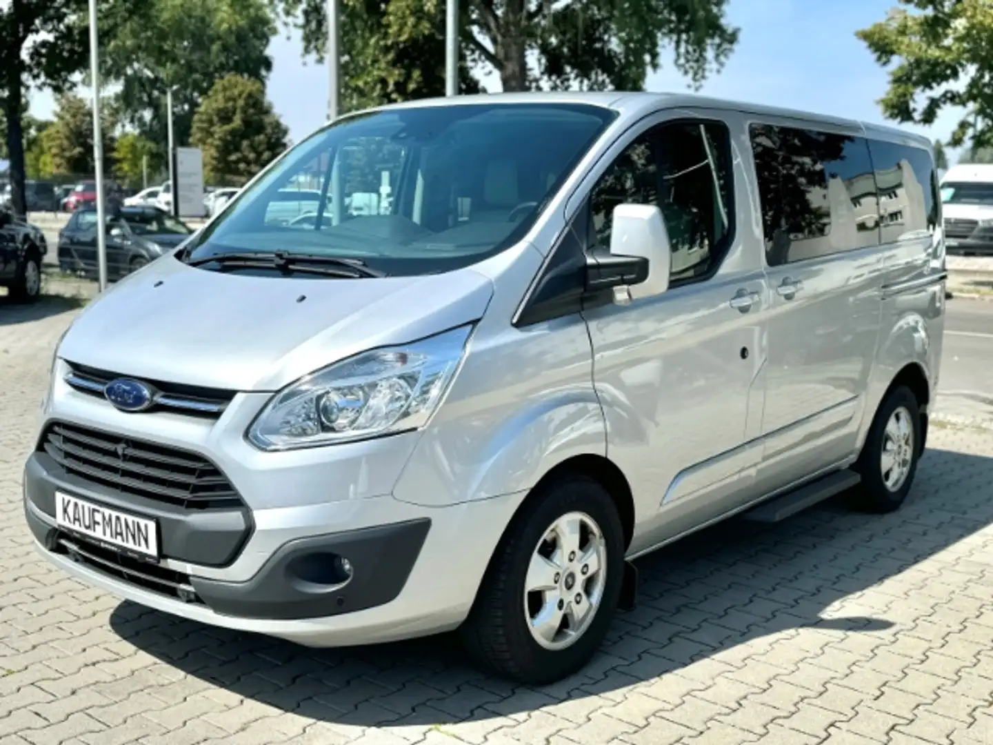 Ford Tourneo Custom L1 Titanium 2.0 TDCi 8x Sitze Gümüş rengi - 1