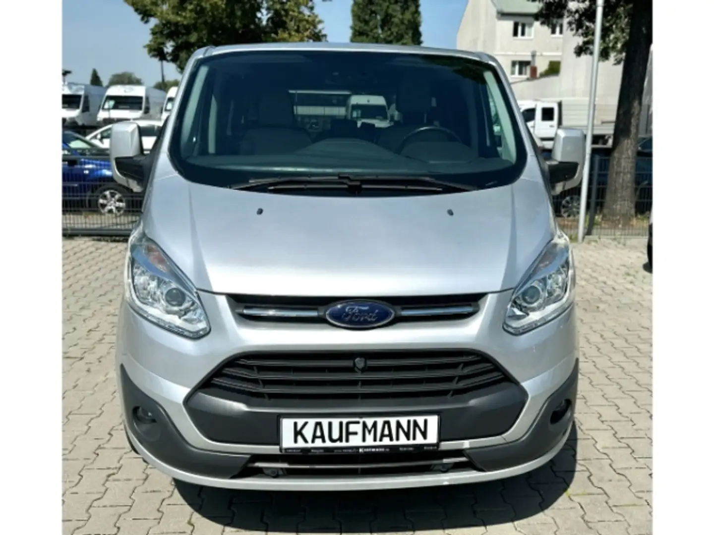 Ford Tourneo Custom L1 Titanium 2.0 TDCi 8x Sitze Gümüş rengi - 2