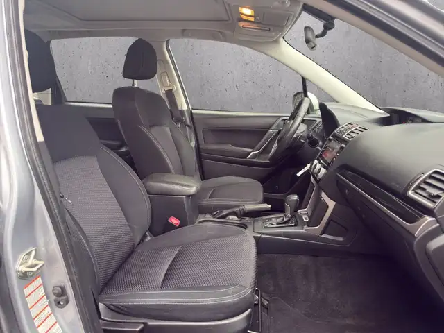 Subaru Forester view 12