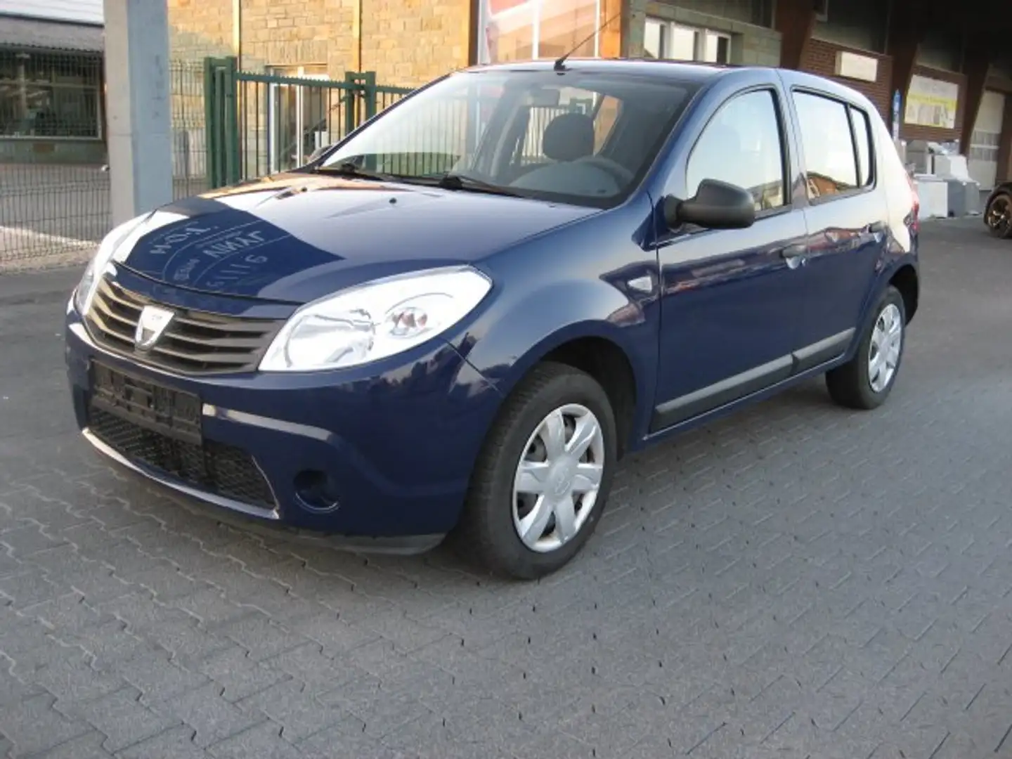 Dacia Sandero Ambiance Blau - 1