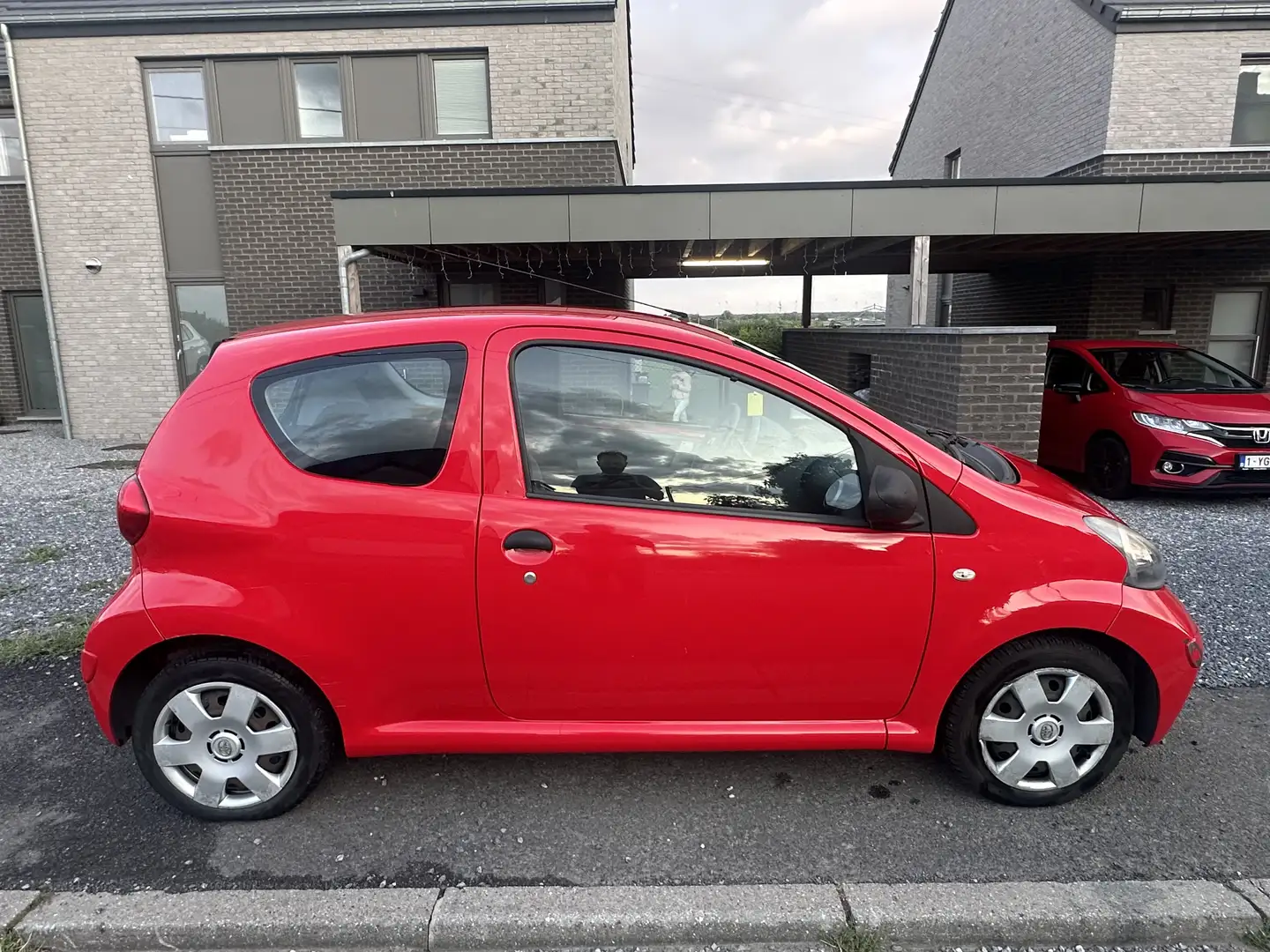 Toyota Aygo 1.0i VVT-i Plus Rood - 1