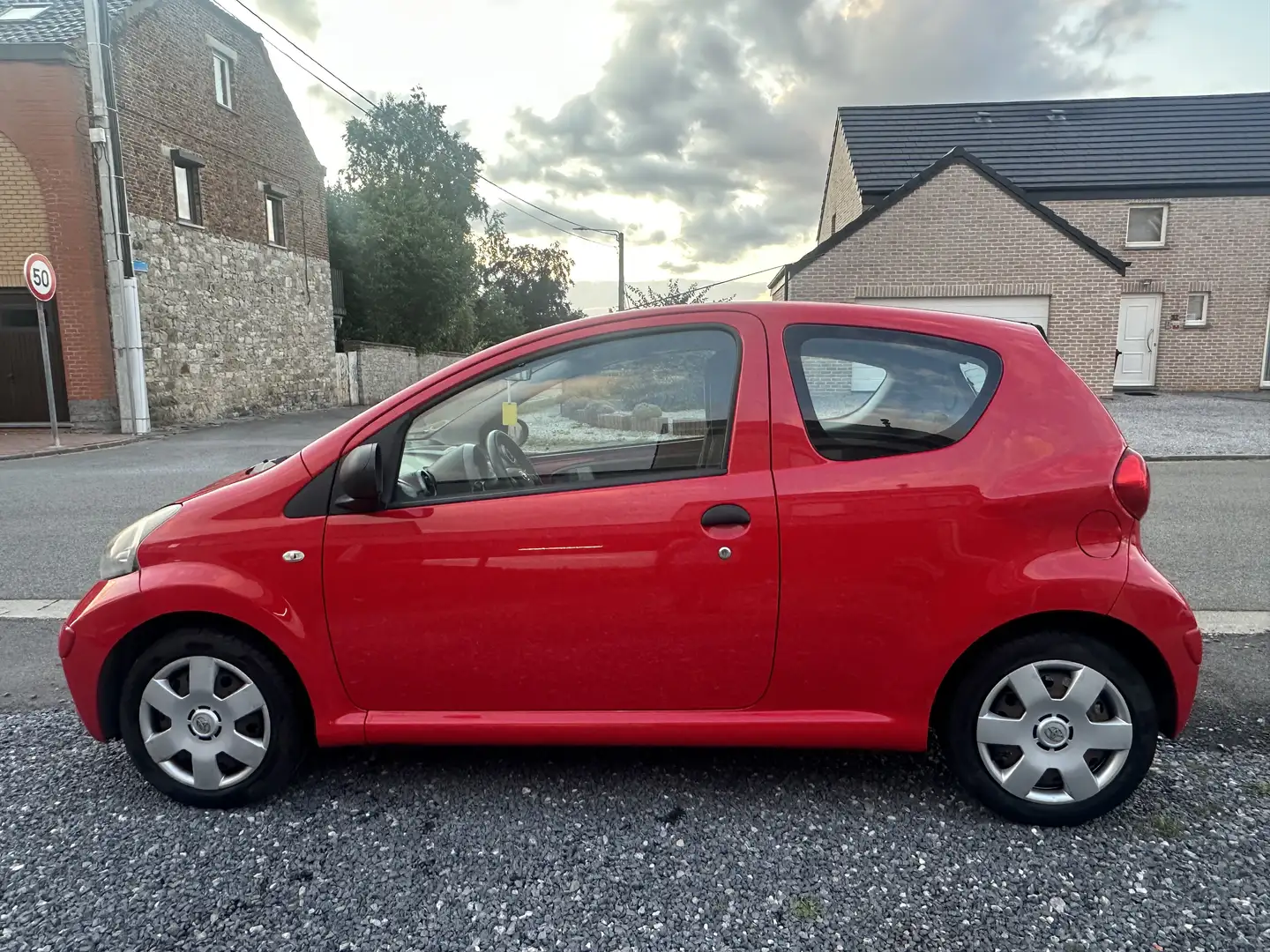 Toyota Aygo 1.0i VVT-i Plus Rood - 2
