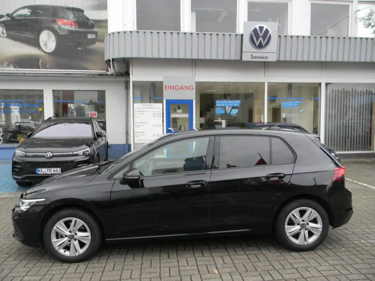 Volkswagen Golf VIII Lim. Life 2,0 TDI 7 GANG DSG KAMERA Schwarz - 1