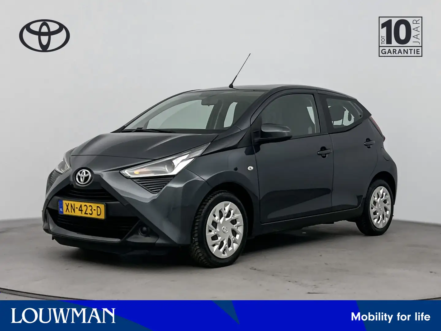 Toyota Aygo 1.0 VVT-i x-play Grijs - 1