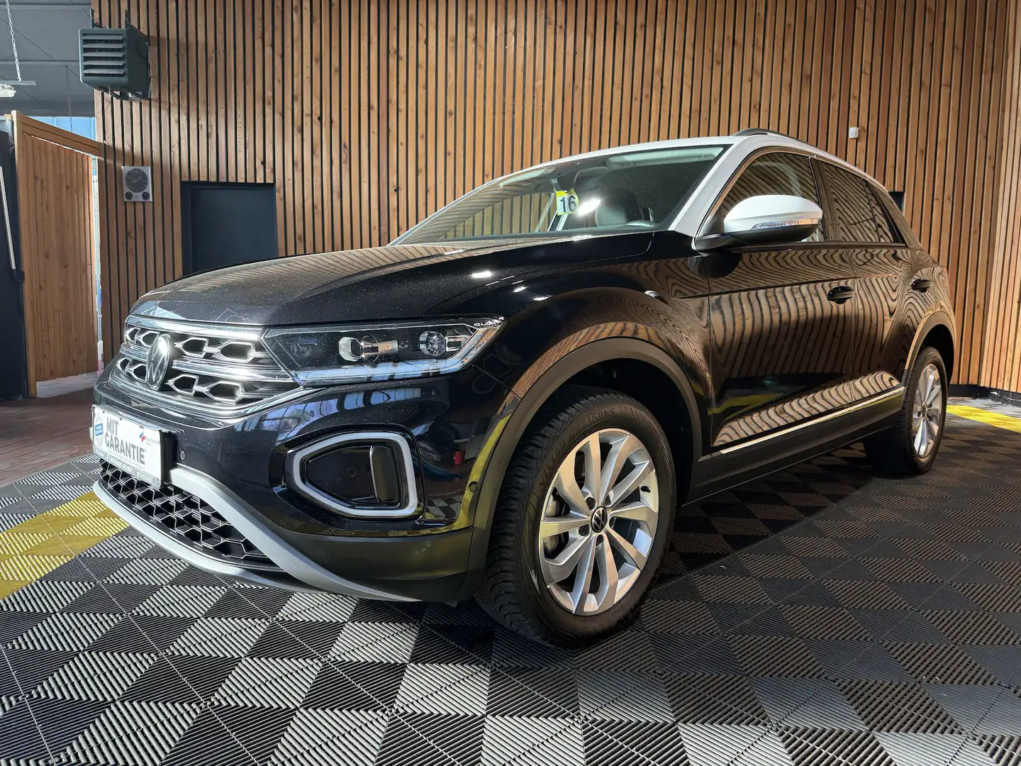 Volkswagen T-Roc 2,0 TDI Style DSG Navi*LED*Kam*Virtual*AHK Schwarz - 1