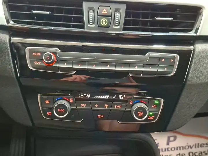 BMW X1 sDrive18dA Corporate 2021, foto 28