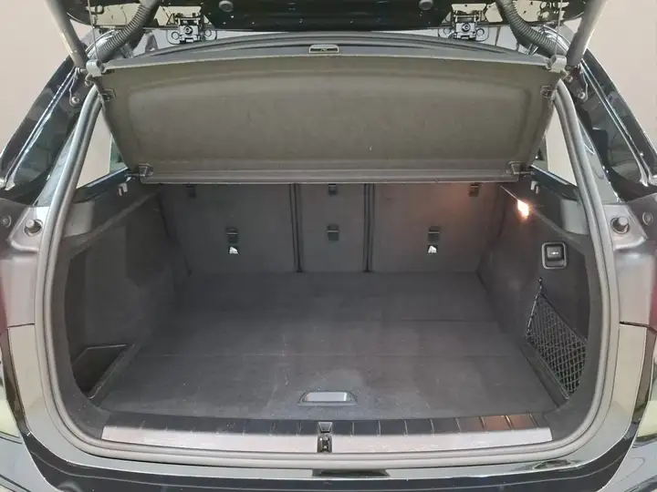 BMW X1 sDrive18dA Corporate 2021, foto 40