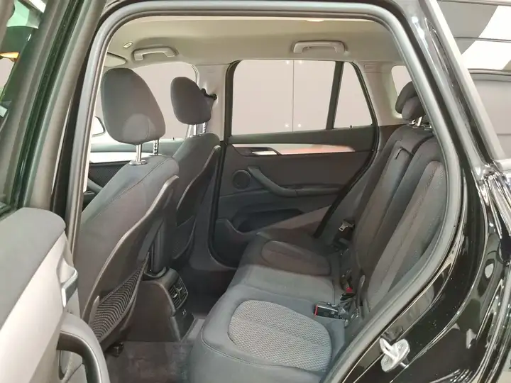 BMW X1 sDrive18dA Corporate 2021, foto 39