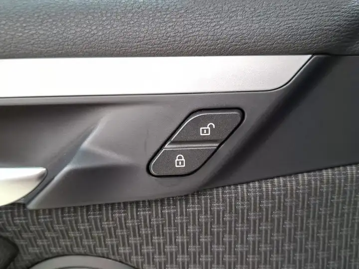 BMW X1 sDrive18dA Corporate 2021, foto 32