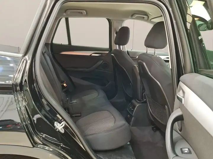 BMW X1 sDrive18dA Corporate 2021, foto 42
