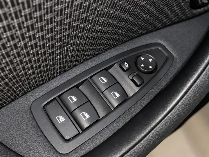 BMW X1 sDrive18dA Corporate 2021, foto 34