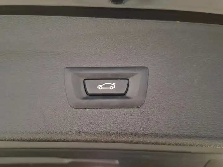 BMW X1 sDrive18dA Corporate 2021, foto 37