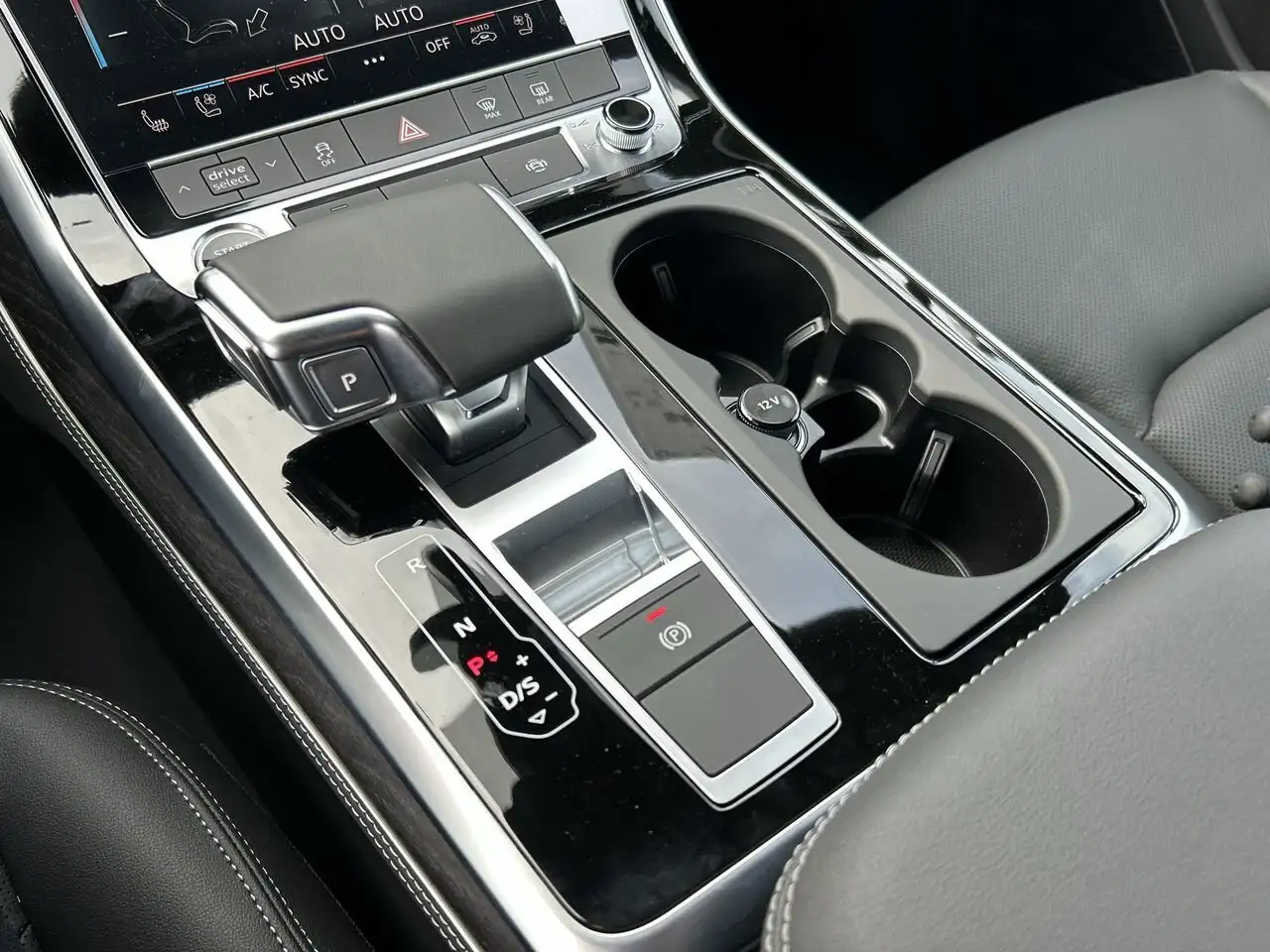 Audi Q7 снимка Audi Q7