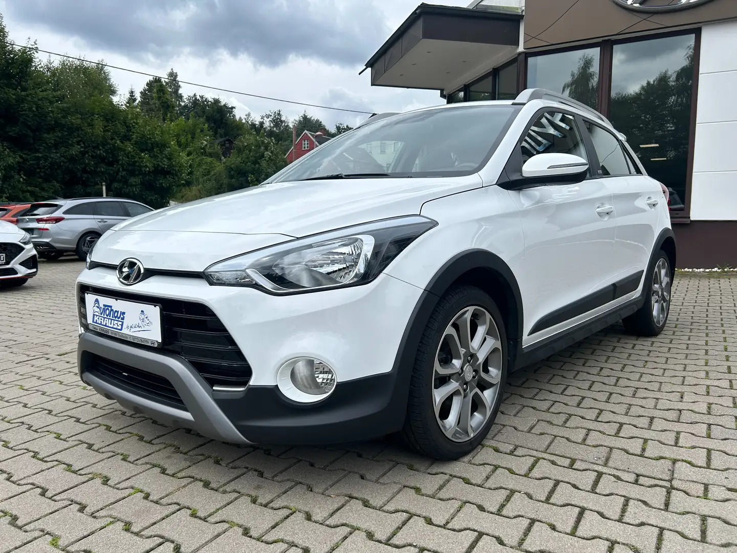 Hyundai i20 1.0 Active Trend SHZ LHZ Klimaautomatik Biały - 1