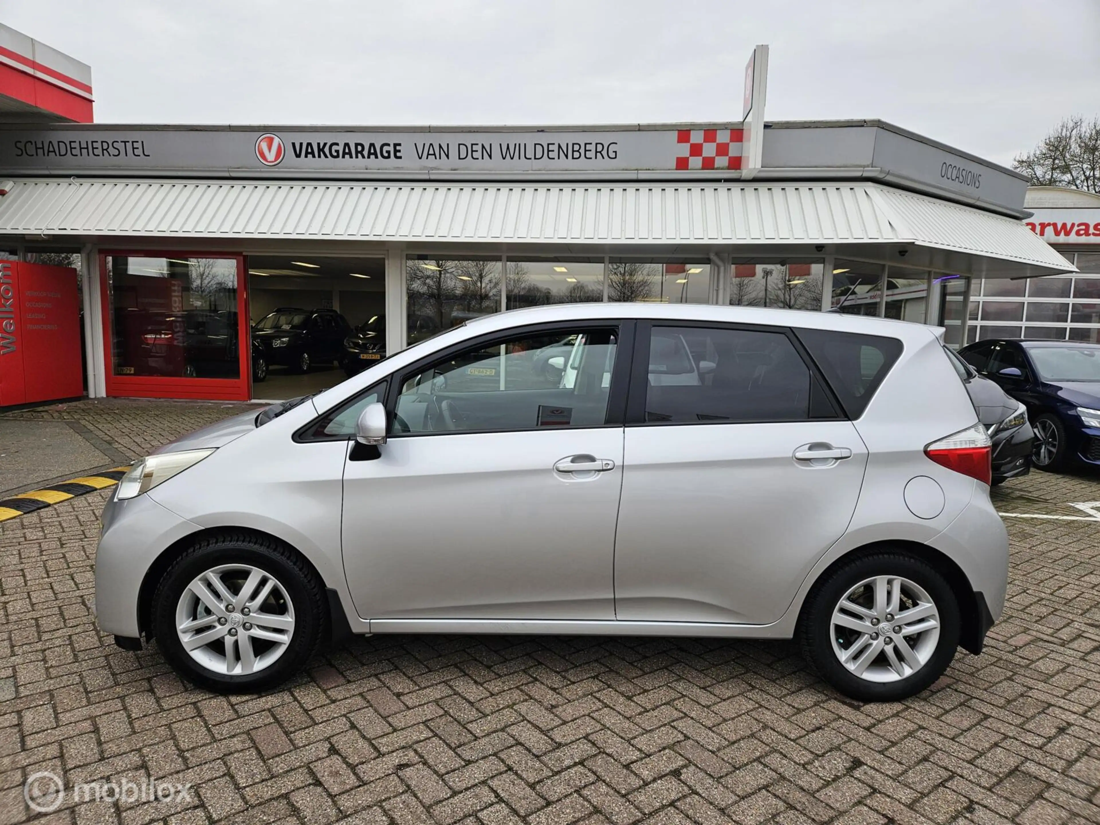 Toyota Verso-S 1.3 VVT-i Aspiration — photo 8