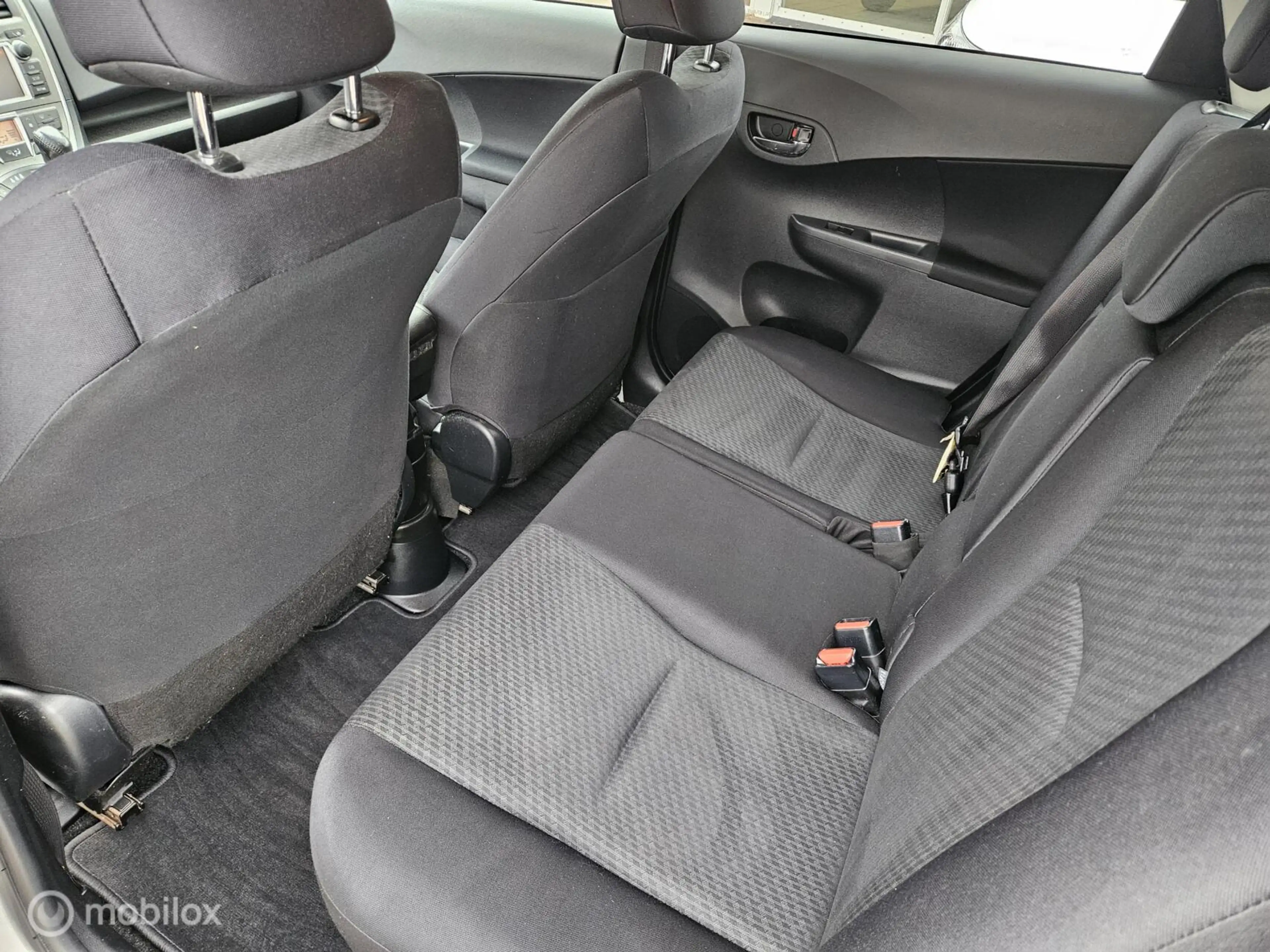 Toyota Verso-S 1.3 VVT-i Aspiration — photo 12