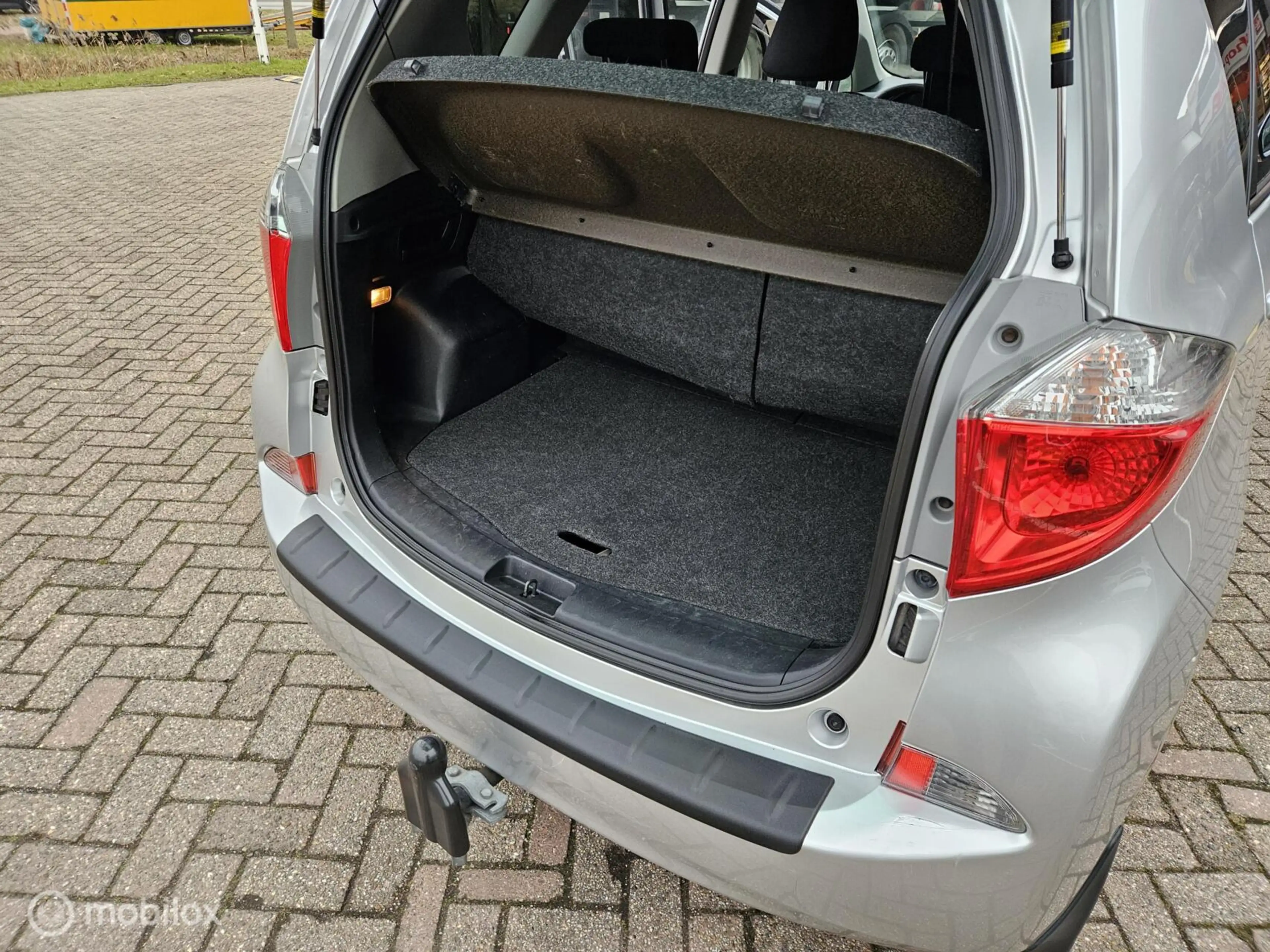 Toyota Verso-S 1.3 VVT-i Aspiration — photo 14
