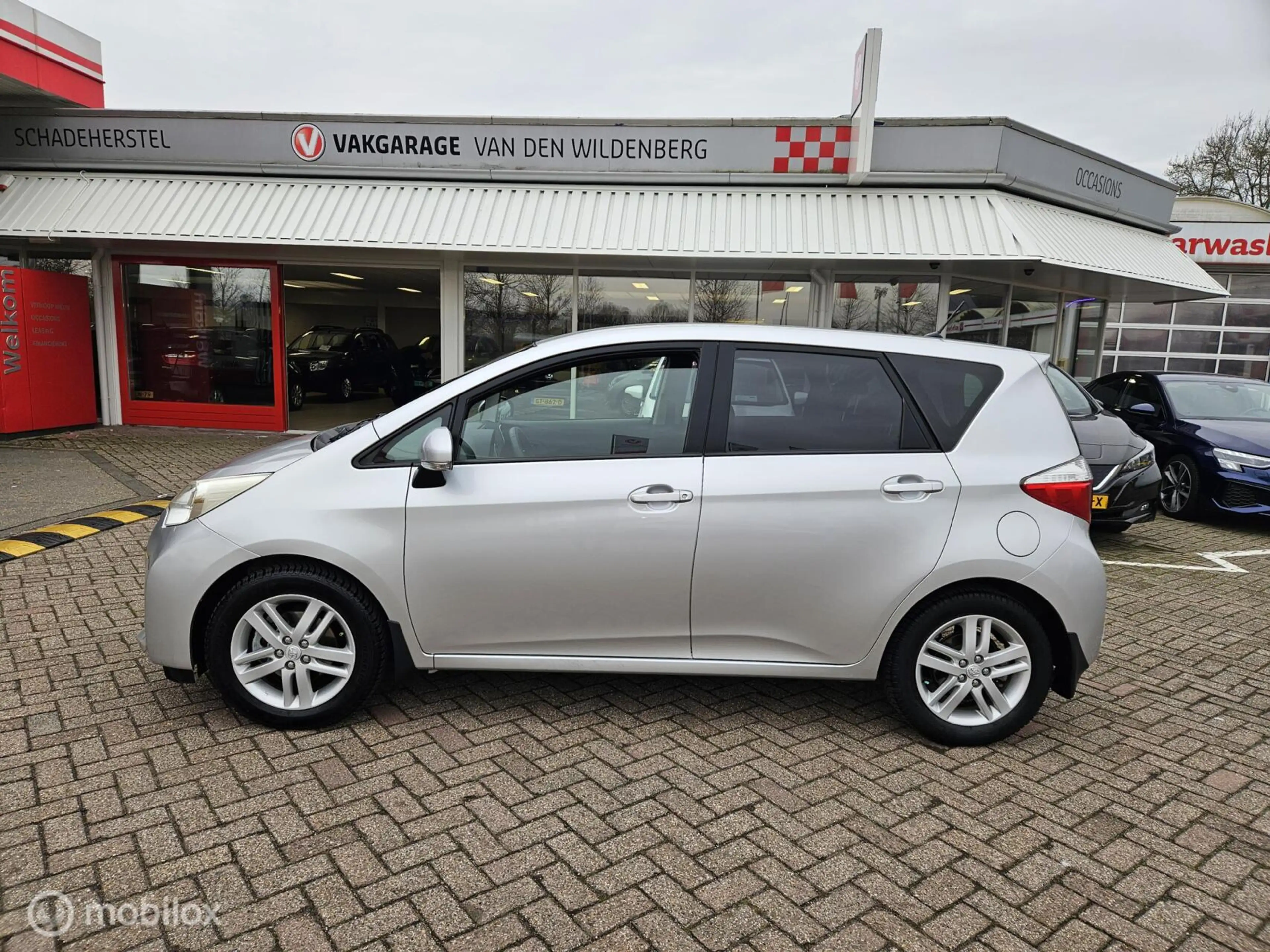 Toyota Verso-S 1.3 VVT-i Aspiration — photo 2