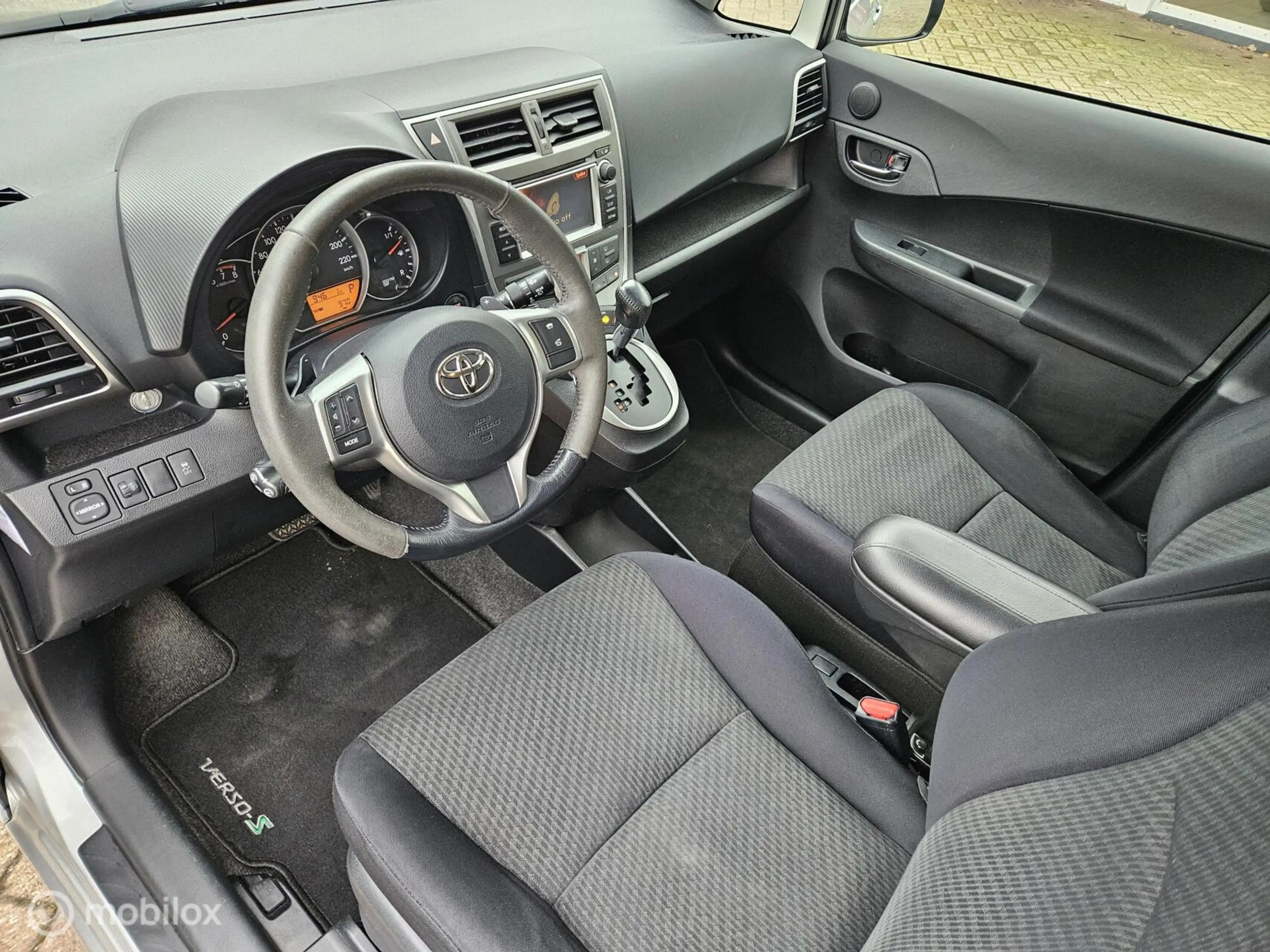 Toyota Verso-S 1.3 VVT-i Aspiration — photo 9
