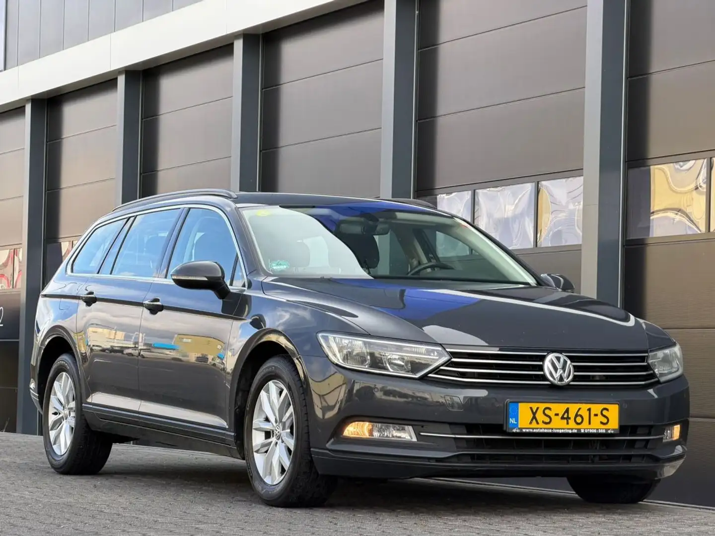 Volkswagen Passat Variant 2.0 TDI Navi Clima AUTOMAAT Grijs - 2