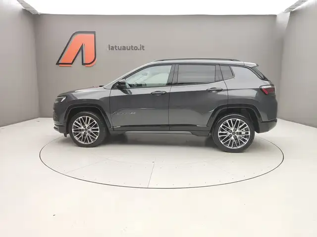 Jeep Compass view 4